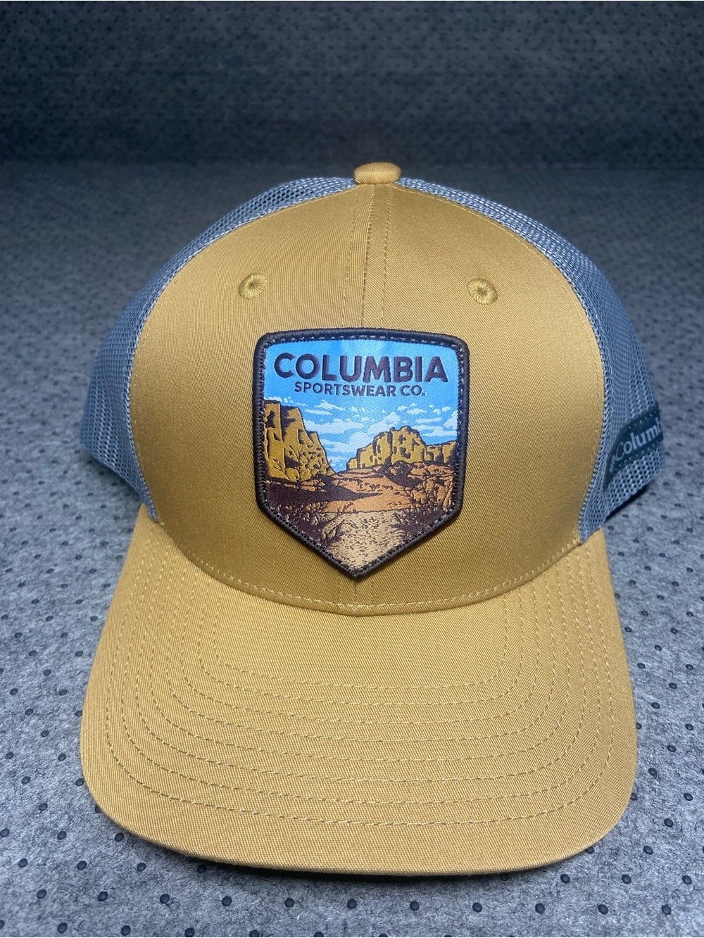 Columbia Spring Grove Hat Gold and Light Blue Mesh Trucker snapback One Size NWT